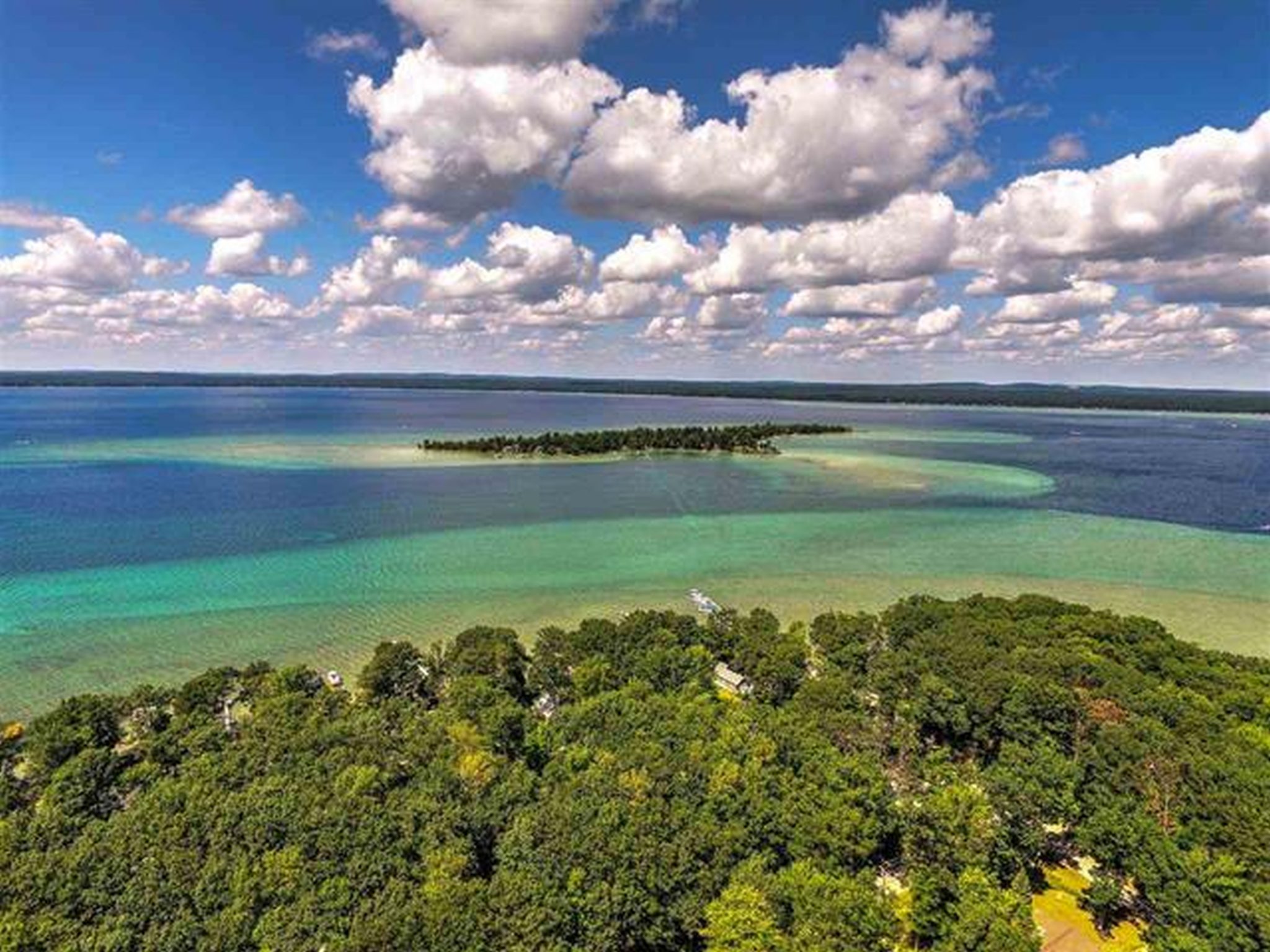 06_Waterfront_Higgins_Lake_Michigan Island Real Estate